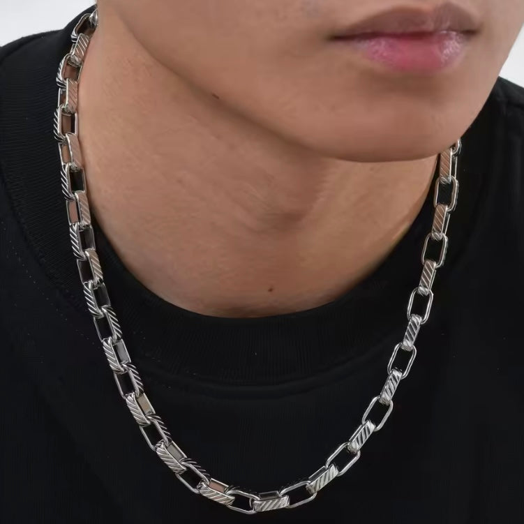 Elegante Reliëf Ketting – Roestvrijstalen Rechthoek | Tijdloze Luxe voor Vrouwen