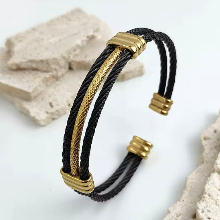 Elegante Open Armband: 18K Verguld Roestvrij Staal met Dubbele Ring – Stijlvol en Duurzaam!