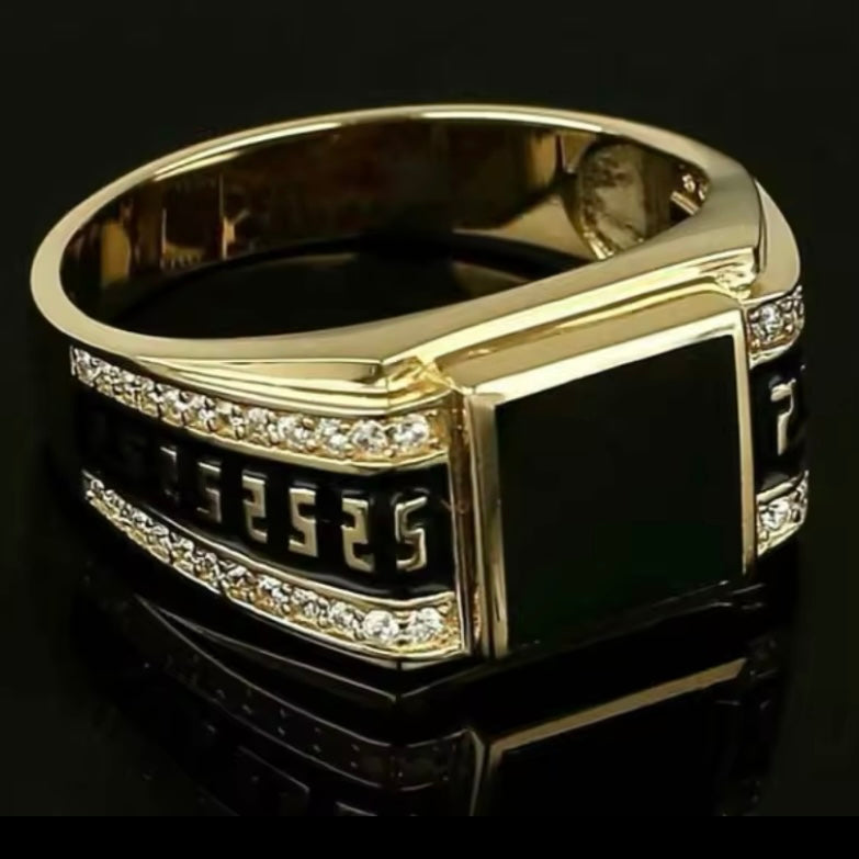 Herenring - Goudkleurige Mode Ring met Zwarte Steen en Zirkoon