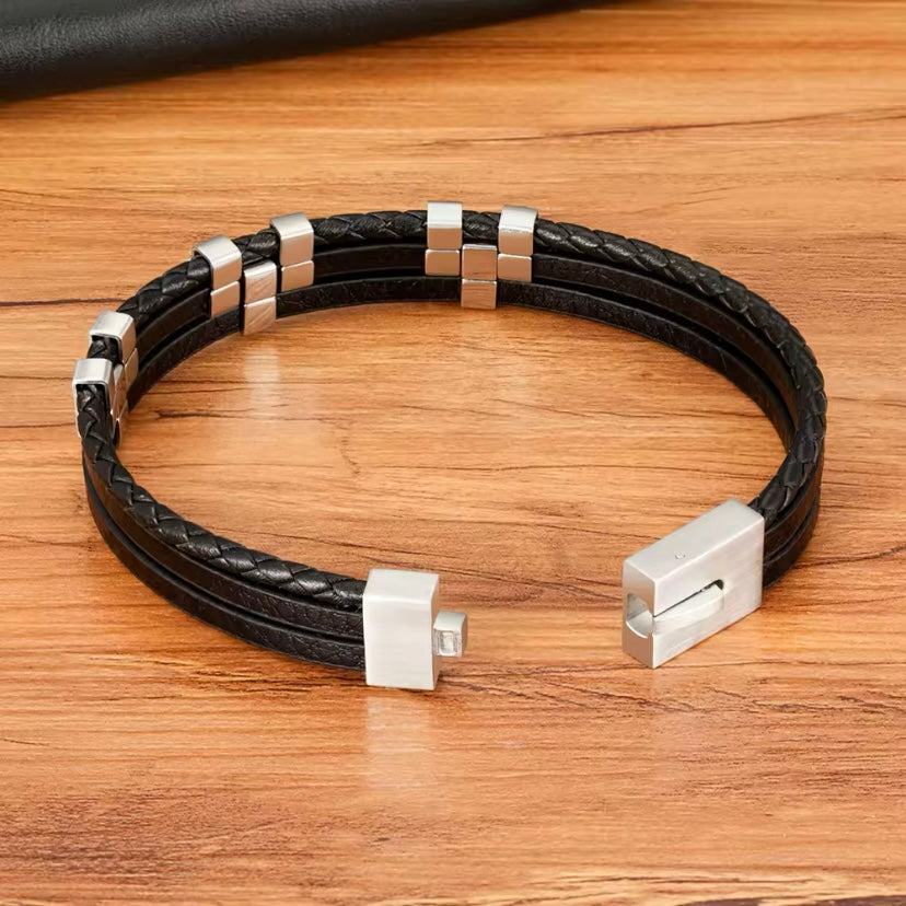 XQNI leren herenarmband: zwart, met geavanceerd ontwerpstijl, roestvrijstalen accessoires, drielaagse stiksels – een perfect cadeau