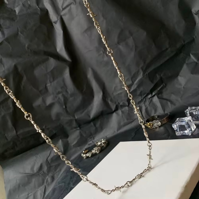Punk Prikkeldraad Tailleketting – Stoer & Uniek Statement!