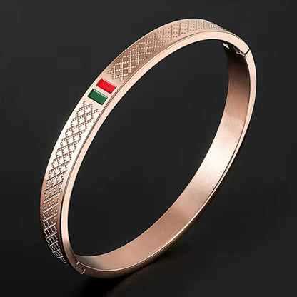 7mm groen-rood manchetarmband van roestvrij staal | Unisex sieraden | Breedte: 7mm | Diameter: 62mm.